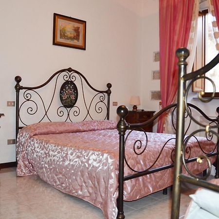 Bed and Breakfast Residenza Di Via Piccardi Губбио Номер фото